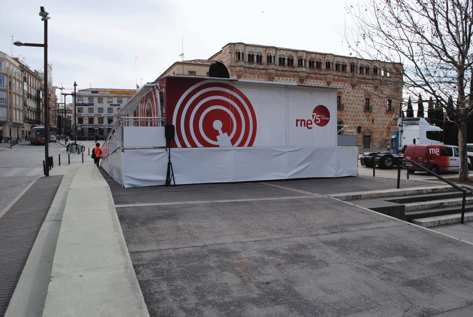 El "museo itinerante" frente al Palacio del Infantado