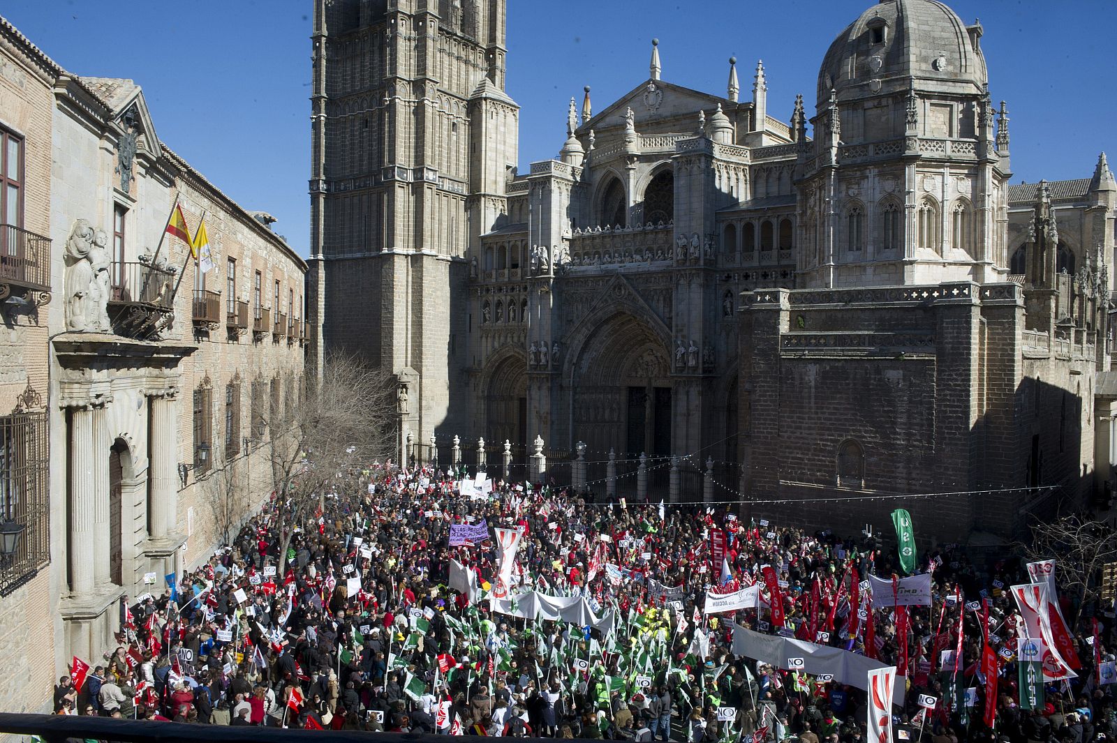 MILES DE PERSONAS SE MANIFIESTAN EN TOLEDO EN DEFENSA DE LO PÚBLICO
