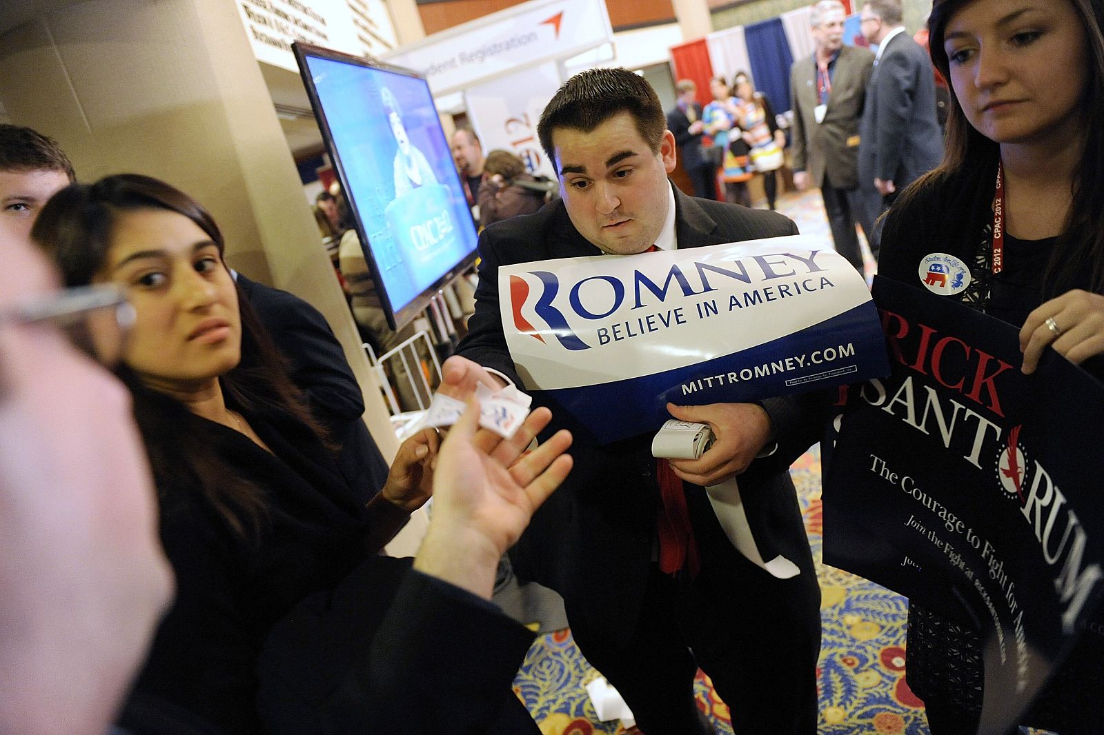 Romney gana en los "caucus" de Maine