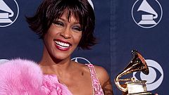 Whitney Houston fue hallada muerta en la bañera