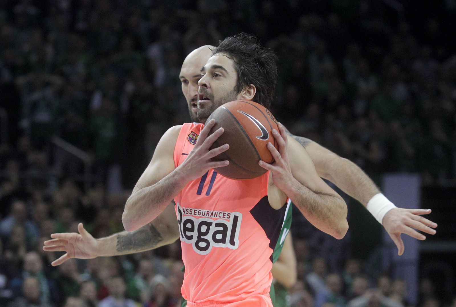 Navarro of Barcelona Regal dribbles past Rakovic of Zalgiris Kaunas during their Euroleague Top 16 Group H game in Kaunas