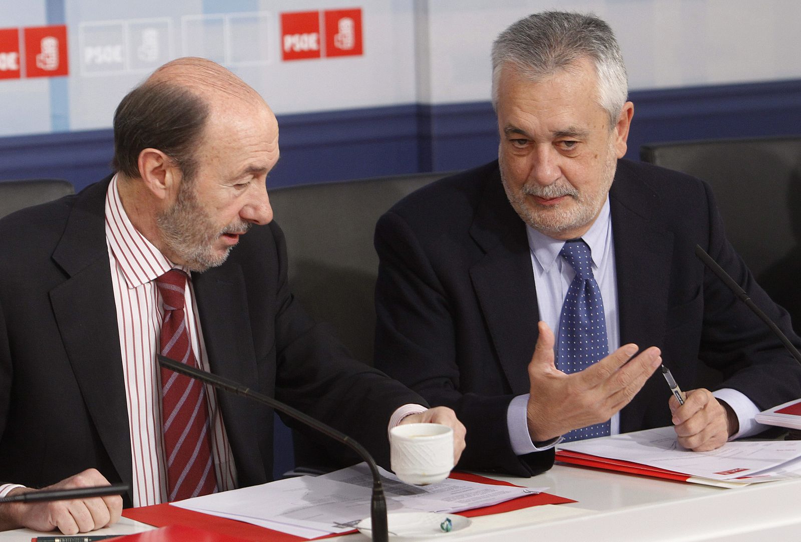 RUBALCABA Y GRIÑÁN EN LA REUNIÓN DE LA EJECUTIVA SOCIALISTA