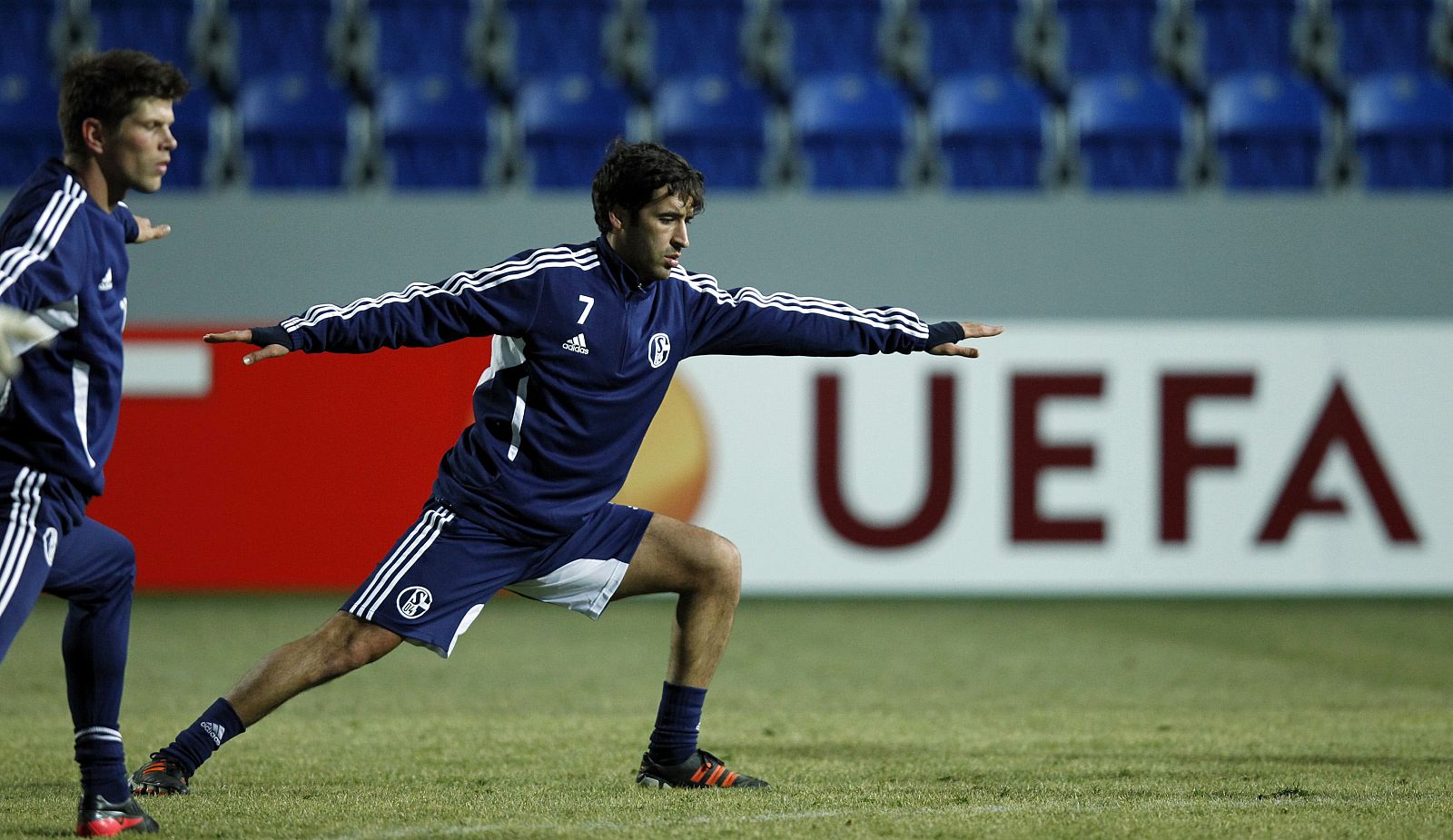 Raúl González, titular en el Viktoria Plzen-Schalke 04