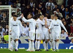 El Madrid golea al Racing y se desmarca en Liga (4-0)