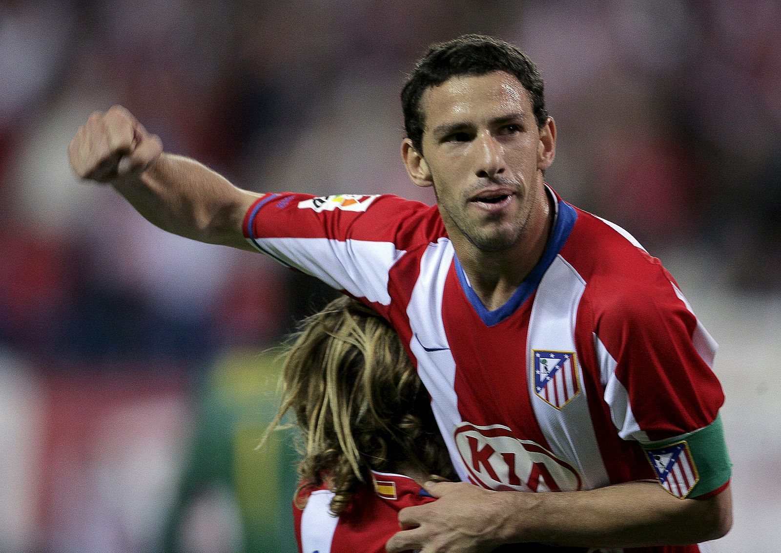 El delantero uruguayo del Atlético de Madrid, Diego Forlán celebra su gol