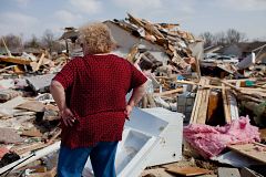 Varios tornados dejan al menos doce muertos en el medio oeste de EE.UU.