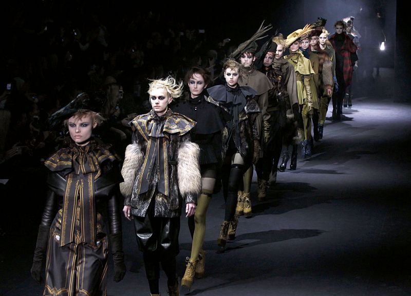 Hermes, Galiano, Kenzo y Miyake muestran su próximo invierno en París