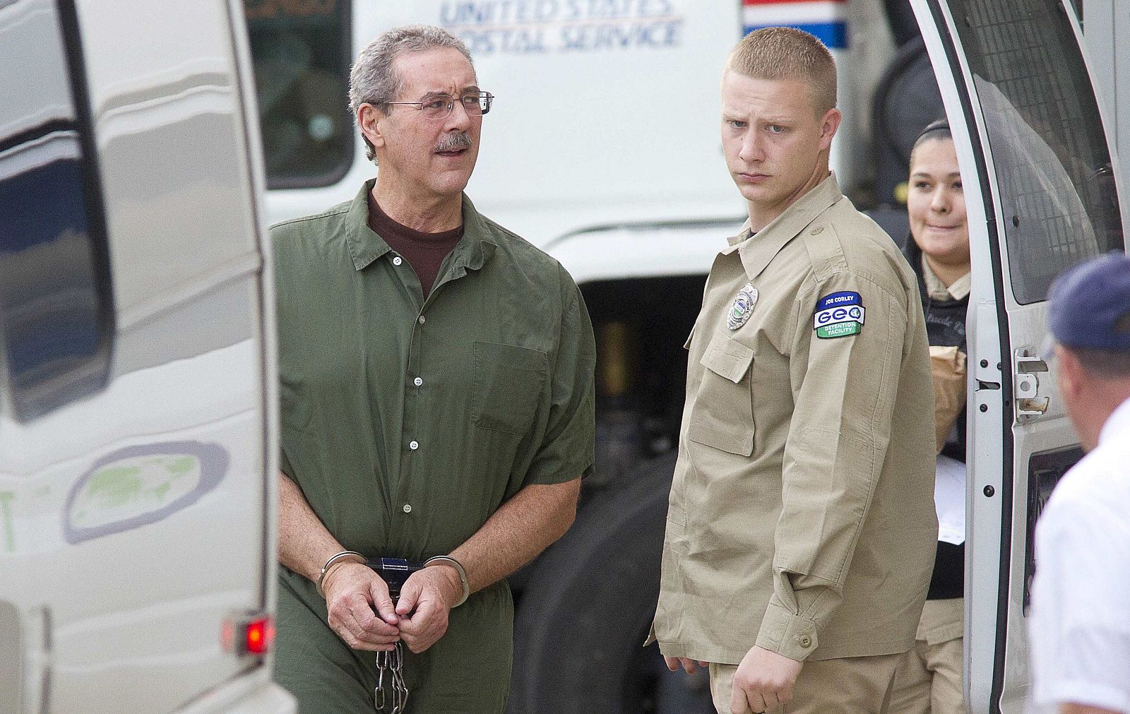 Allen Stanford entra en la Corte Federal donde el jurado lo ha encontrado culpable por una estafa piramidal