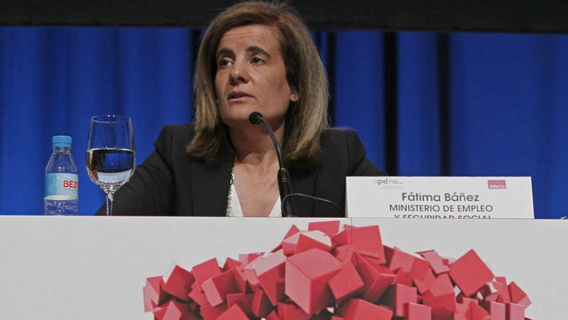 Báñez valora la paz social pero dice que la reforma laboral tenía que ser "contundente"