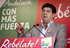 Valderas insiste en que IU fue "la primera fuerza" que pidió una comisión por el caso de los ERE