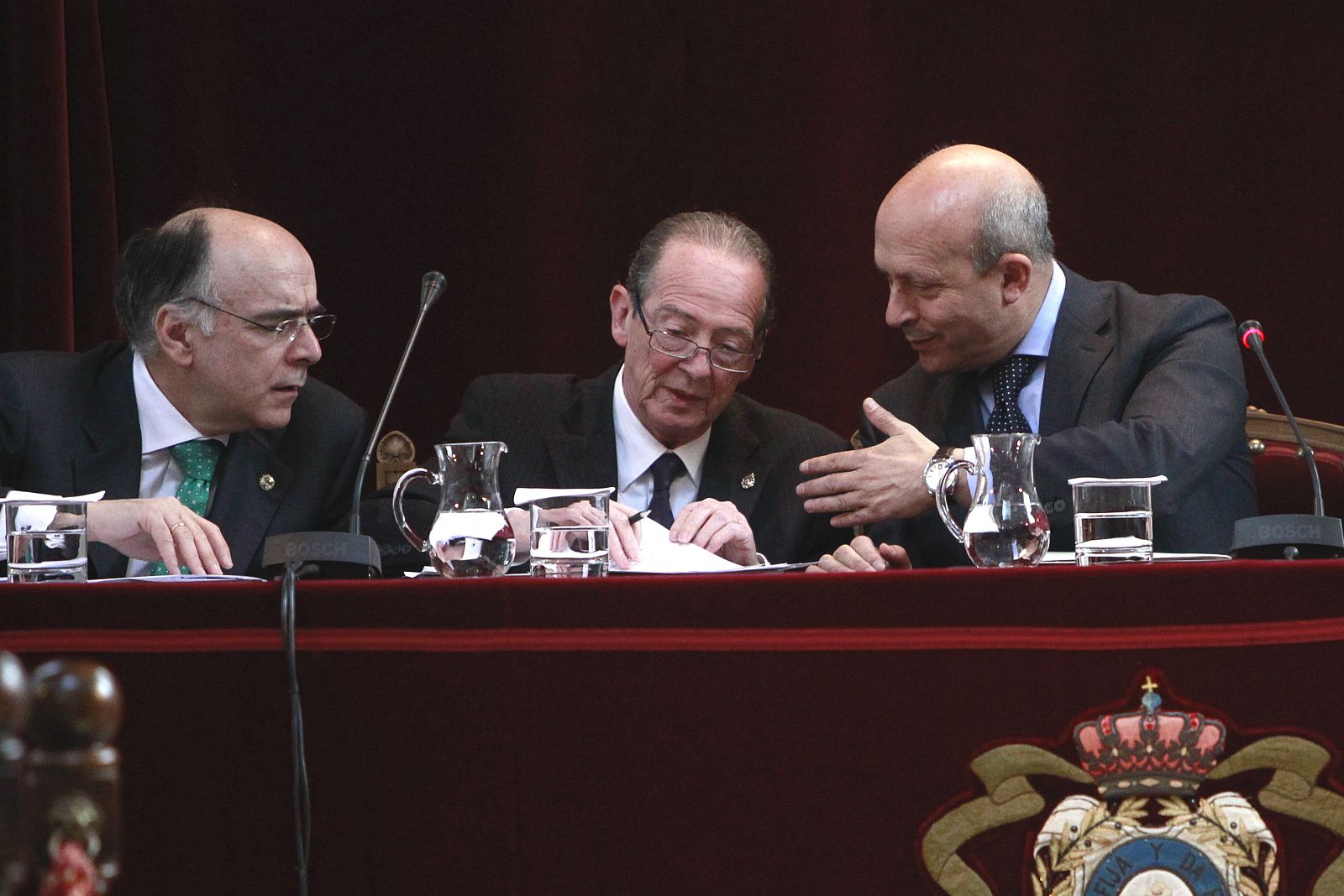 LA RAE HOMENAJEA POR PRIMERA VEZ EN SU HISTORIA AL EUSKERA