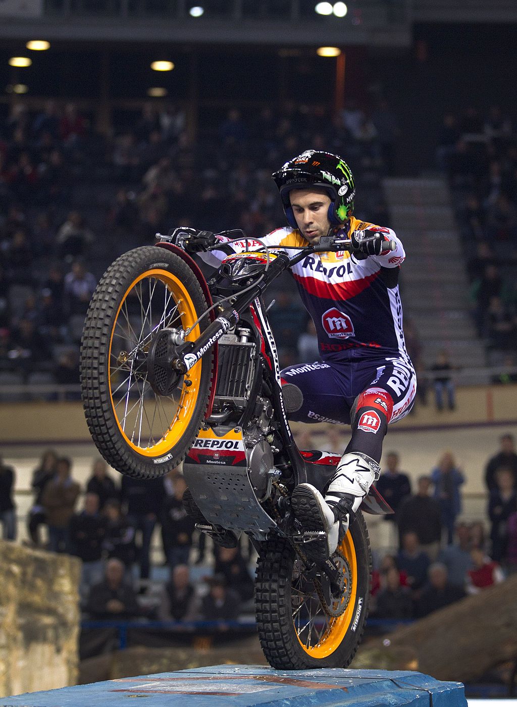 Toni Bou gana el Campeonato del Mundo de Trial de pista cubierta.