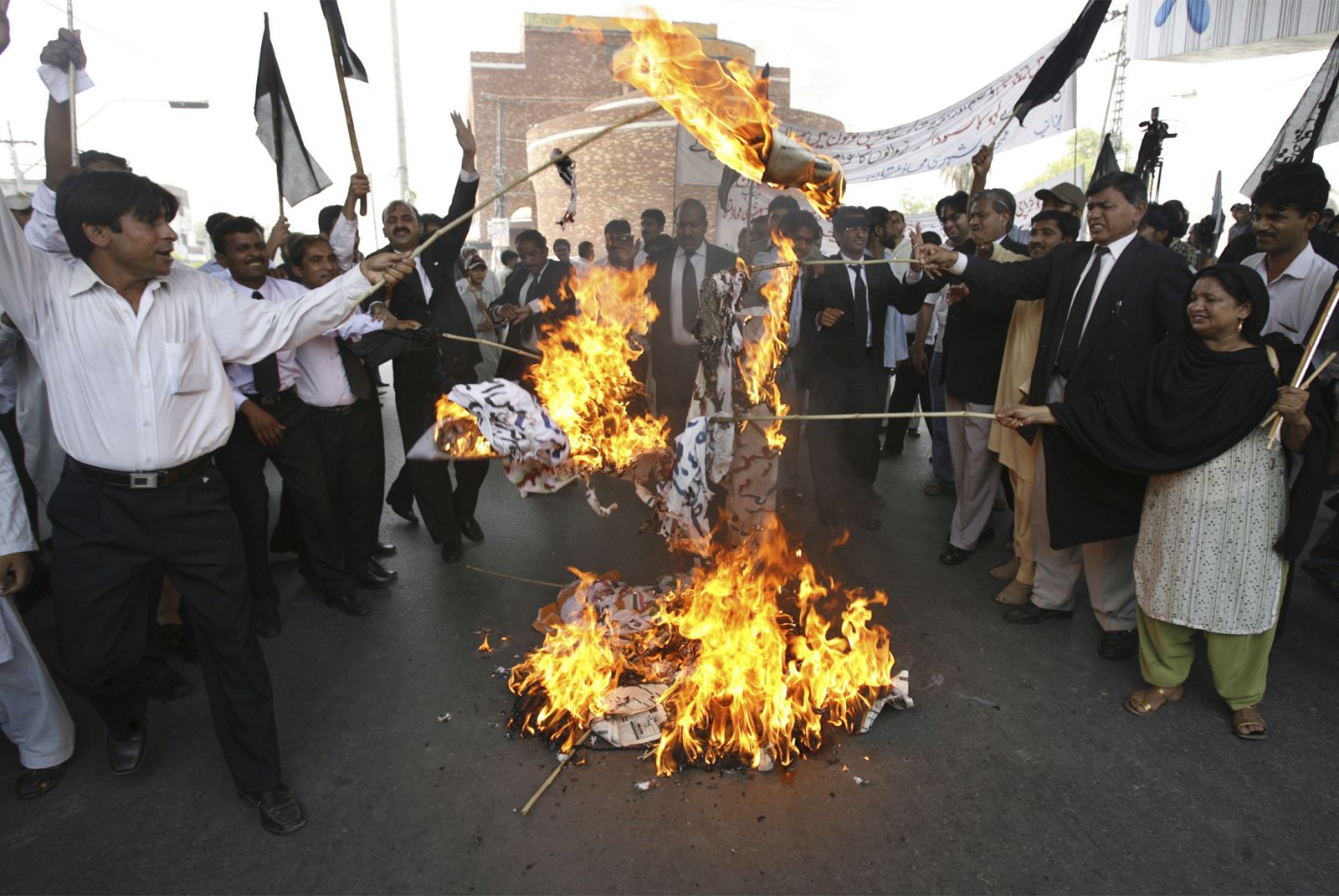 Abogados y sociedad civil reclaman la restitución de los jueces