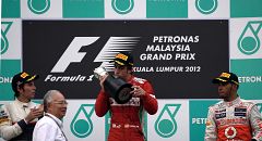 Alonso impone su dominio bajo la lluvia de Malasia y se coloca líder