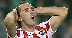 Godín revive al Zaragoza con un absurdo penalti en el último minuto
