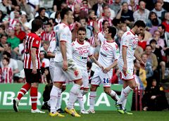 El Sporting se aferra a la esperanza con un gol en el descuento