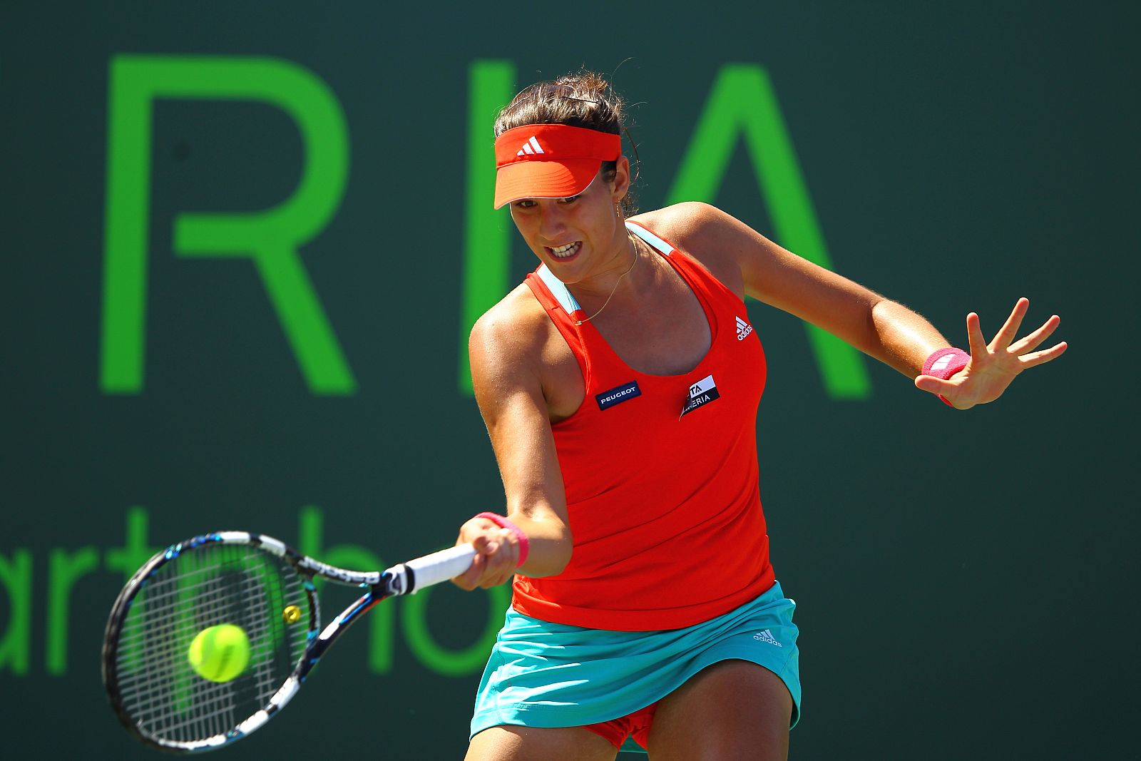 La española Garbiñe Muguruza durante su partido contra la italiana Flavia Pennetta.