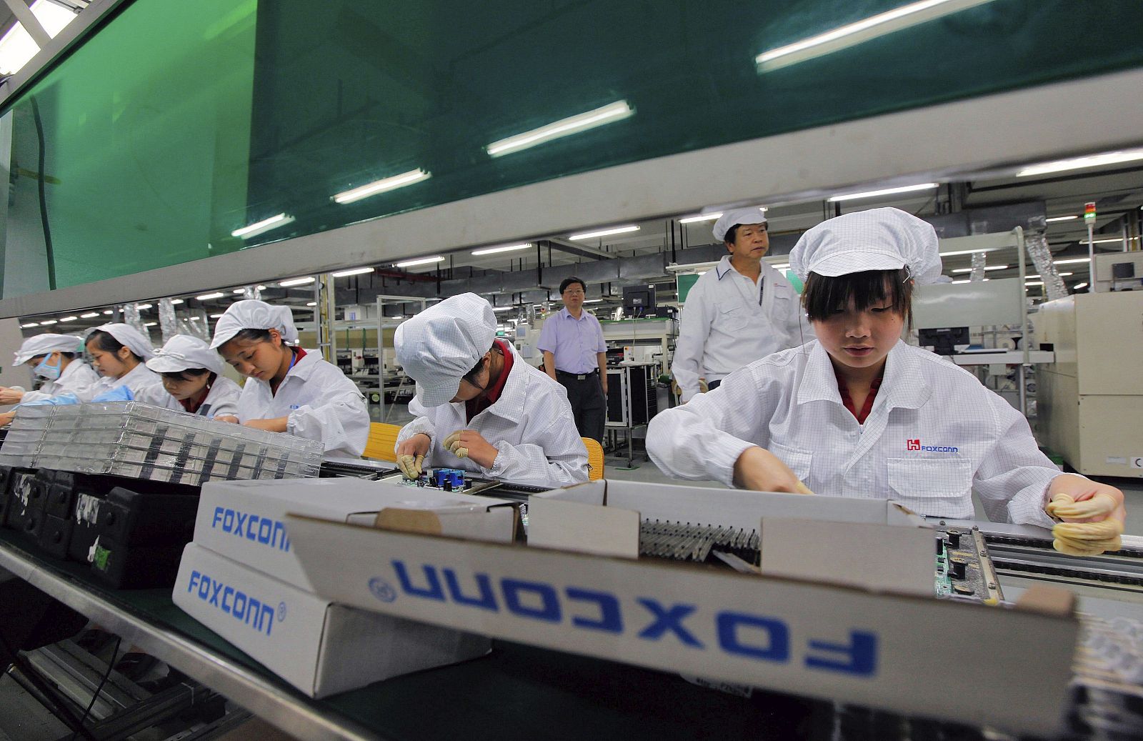 FOXCONN, FABRICANTE DE LOS IPHONES E IPADS, SUBE LOS SUELDOS EN CHINA