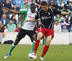 El Granada se agarra a la categoría y acerca al Racing al descenso