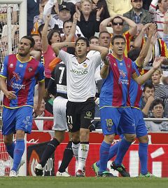 Valencia y Levante firman tablas en el derbi valenciano por la Champions