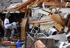 Varios tornados mantienen en alerta al estado de Texas y obligan a cancelar cientos de vuelos