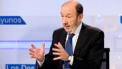 Rubalcaba sobre el rey: "No voy a echar más leña a un fuego que no es bueno para España"