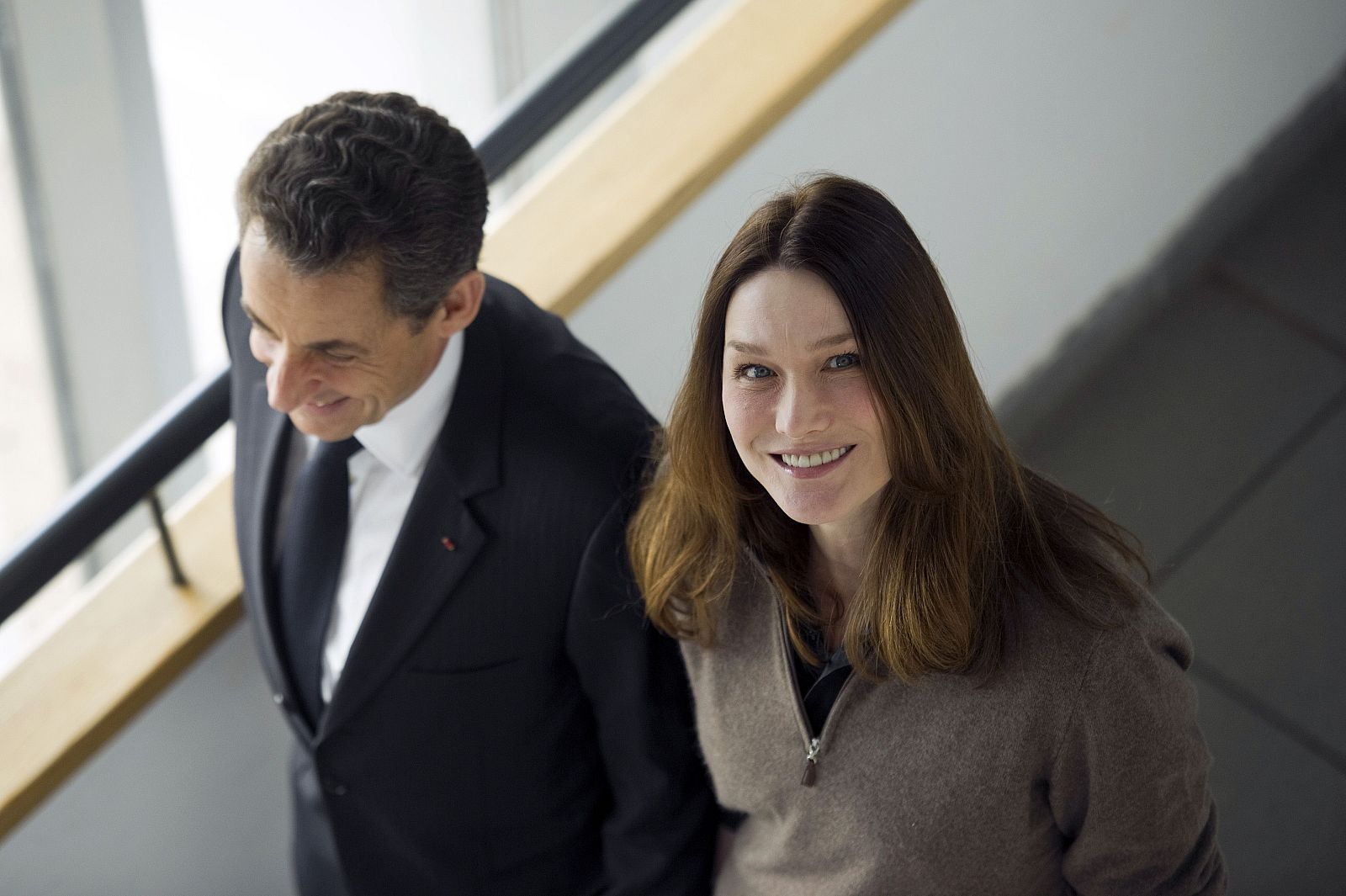 Nicolas Sarkozy y Carla Bruni en visita electoral
