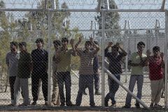 Grecia crea campamentos para recluir a los inmigrantes irregulares antes de las elecciones