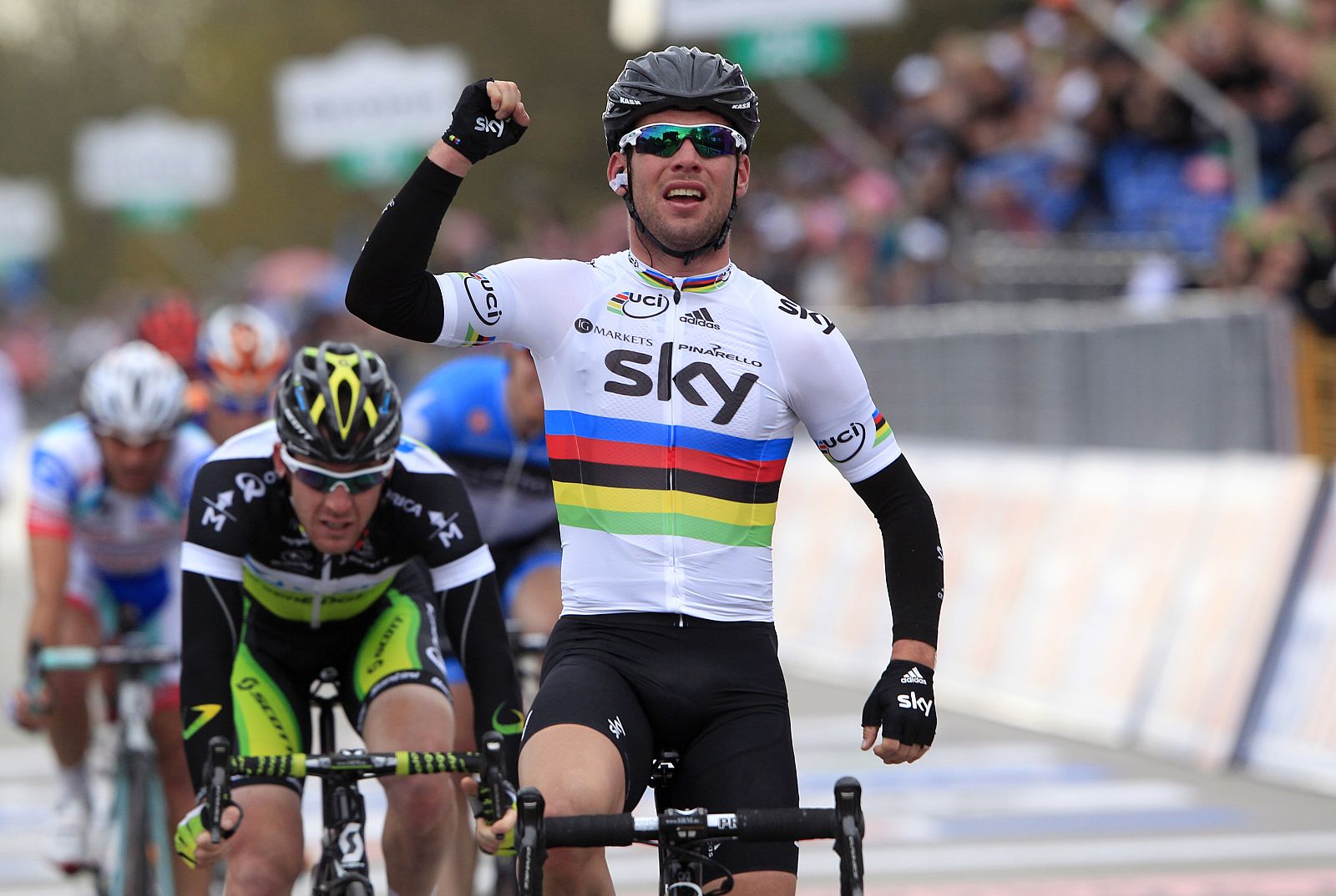 Cavendish se impone en el sprint a Goss.