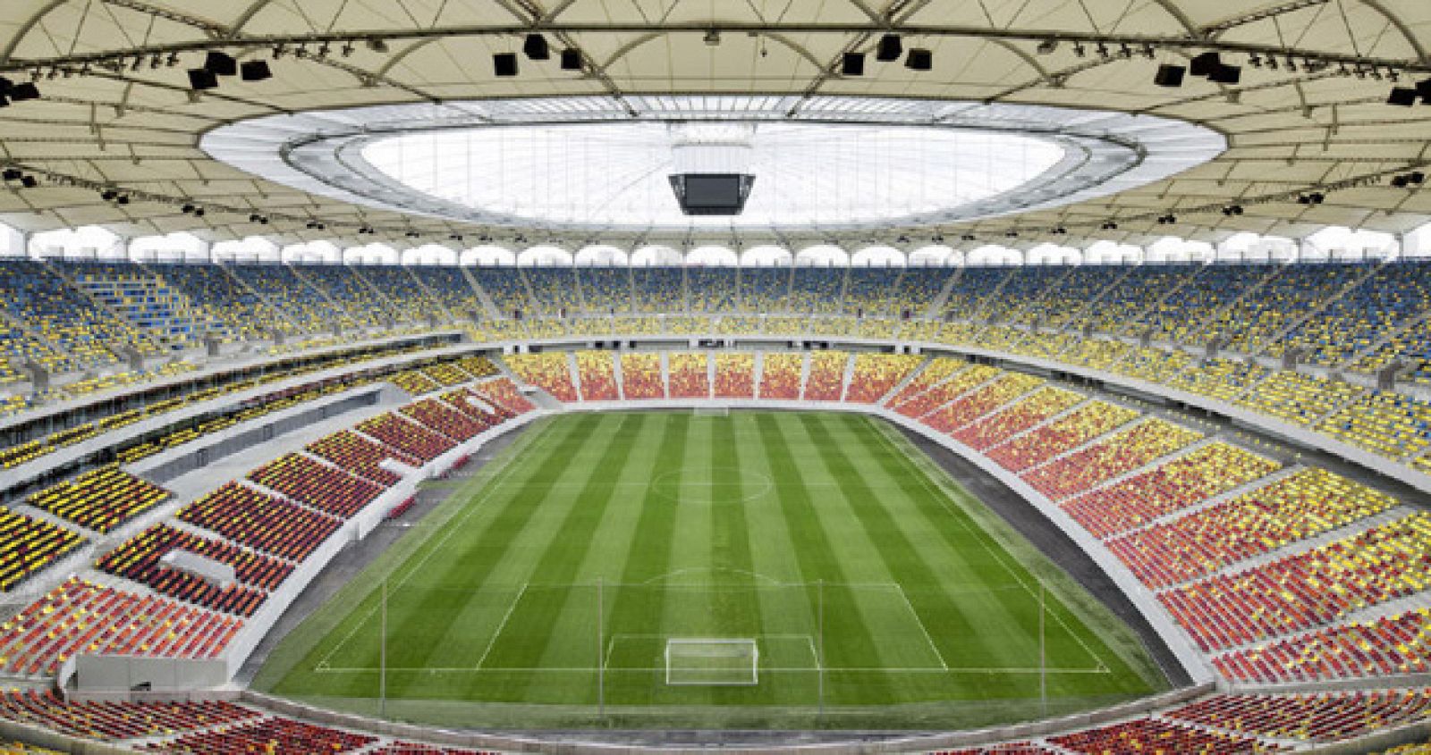 Vista del interior del Estadio Nacional de Bucarest, sede de la final de la Europa League 2012.