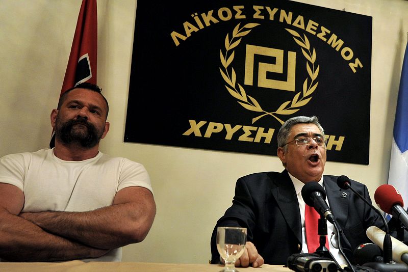 "Temednos, que ya llegamos", amenaza el líder del partido neonazi griego Amanecer Dorado