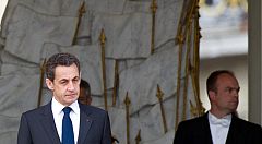 Sarkozy reitera su abondono y pide a su partido cohesión ante las próximas legislativas