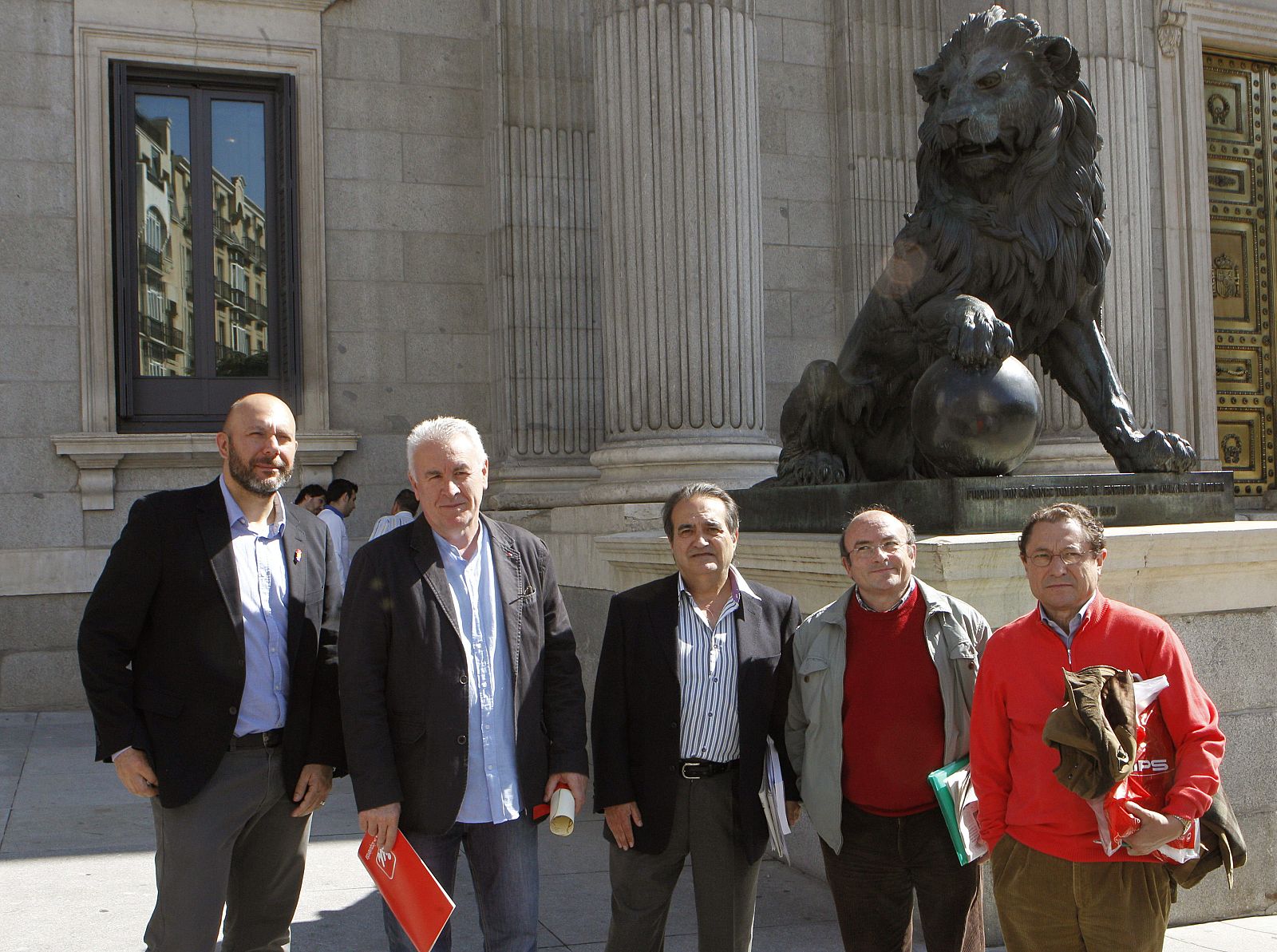 EUROPA LAICA ENTREGA UN ESCRITO EN EL CONGRESO PARA QUE LAS CONFESIONES RELIGIOSAS SE AUTOFINANCIEN