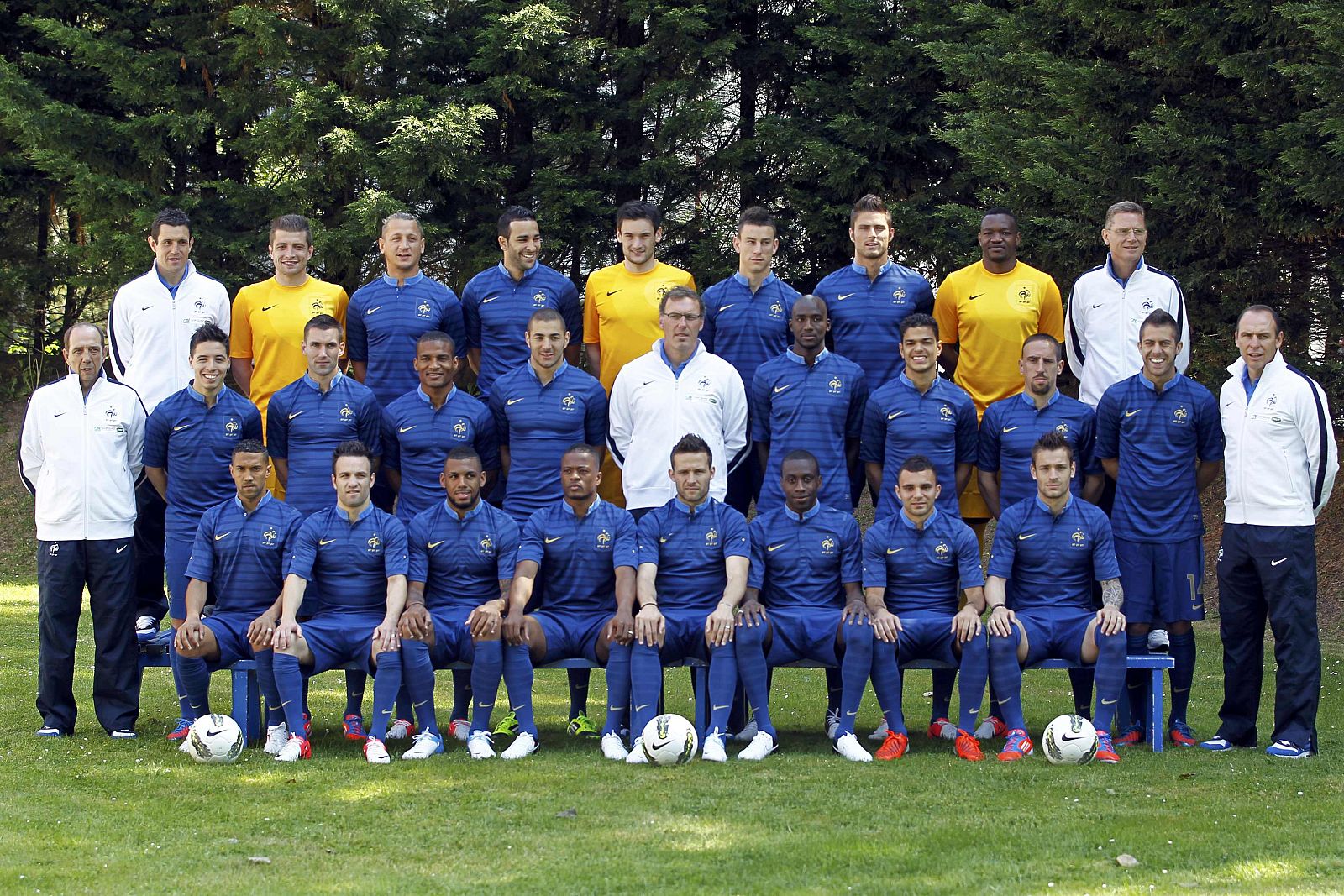 France's soccer team poses for a team photograph in Le Touquet as they prepare for the Euro 2012 tournament