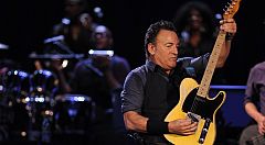 Springsteen llega a Europa en plena forma y hace un guiño a los "indignados"