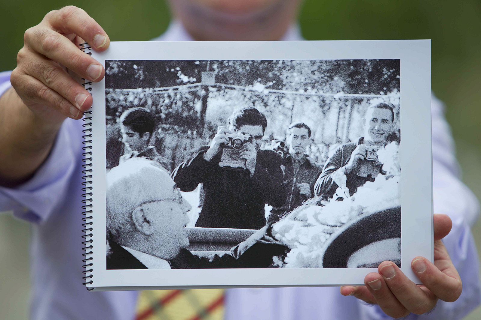 HALLAN FOTOS INÉDITAS DE CENTELLES DONDE APARECE CAPA TRAS AZAÑA Y NEGRÍN