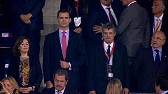Pitada al himno, insultos a Esperanza Aguirre... y un canto al fútbol