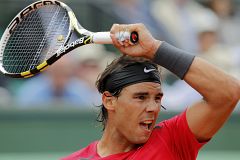 Nadal pone rumbo a tercera ronda de Roland Garros a medio gas