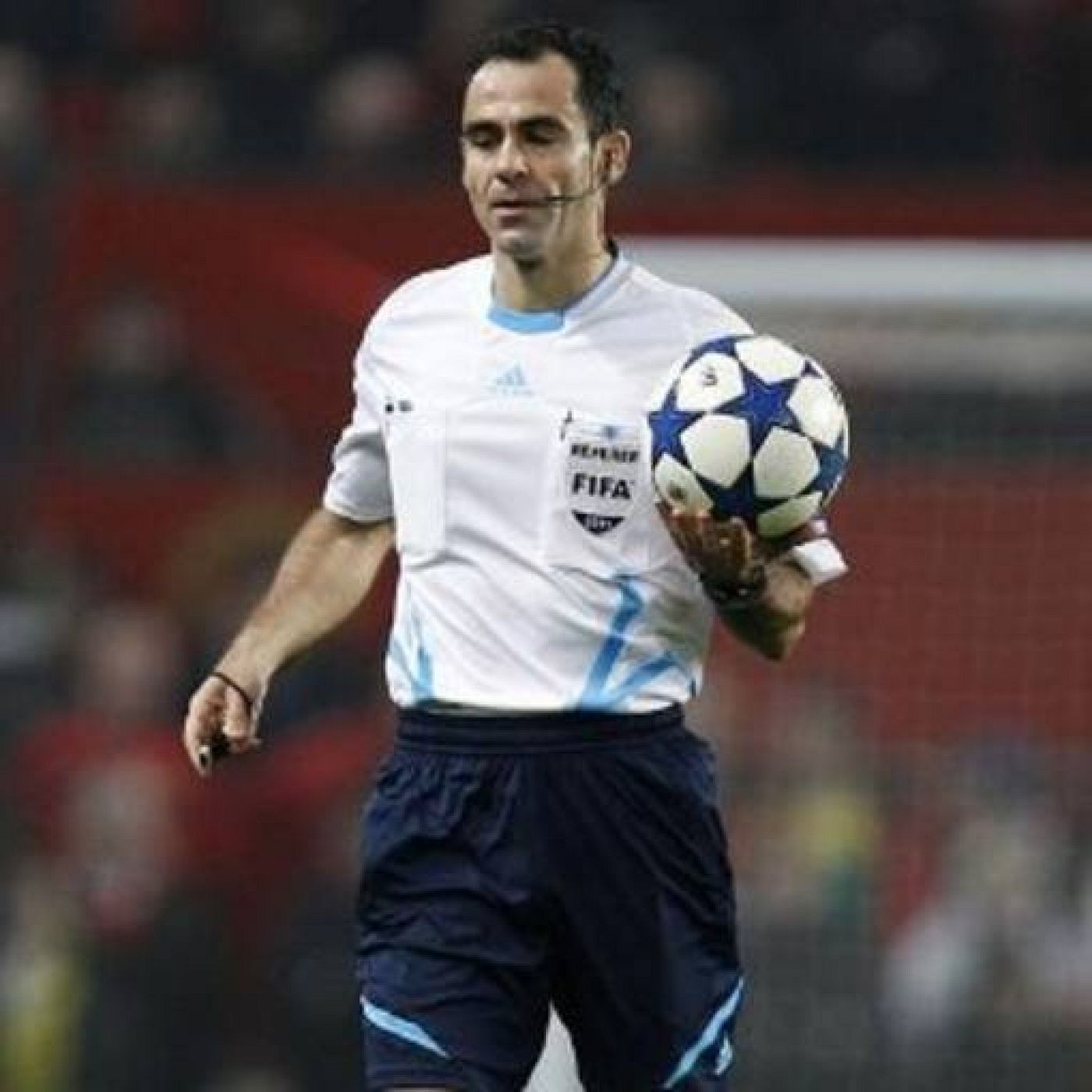 El árbitro español, Carlos Velasco Carballo