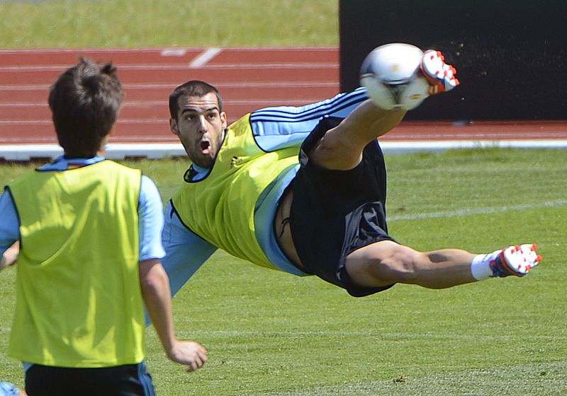 Golazo de chilena de Negredo para avisar a Irlanda