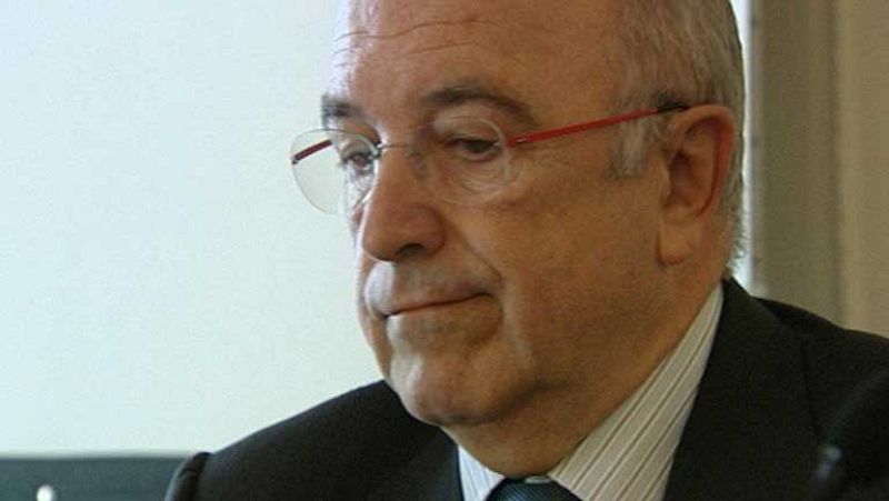 Almunia aboga por que sean el Gobierno o las CC.AA. las que asuman el coste de las preferentes 