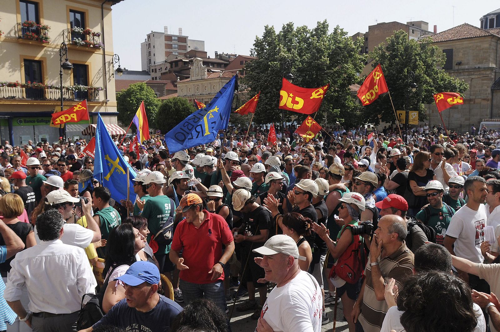 Primera etapa conjunta de los mineros leoneses y asturianos en la "marcha del carbón" rumbo a Madrid