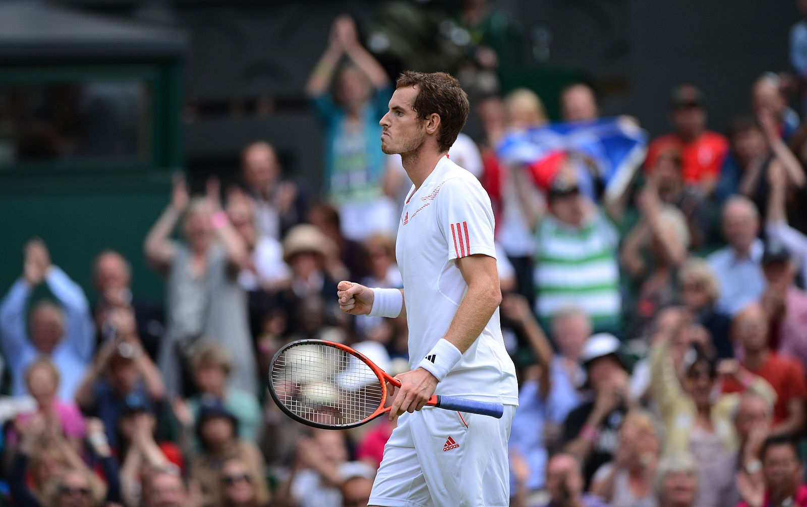 Andy Murray celebra un punto en el partido contra Ferrer