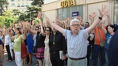 Protestas frente al Congreso y la sede del PP de Madrid por los recortes anunciados por Rajoy