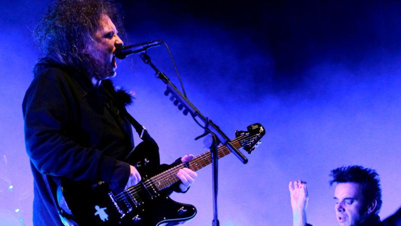 The Cure practican la hipnosis colectiva en la primera jornada del BBK Live