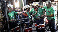 Siete mineros abandonan su encierro tras 50 días y otros diez toman su relevo