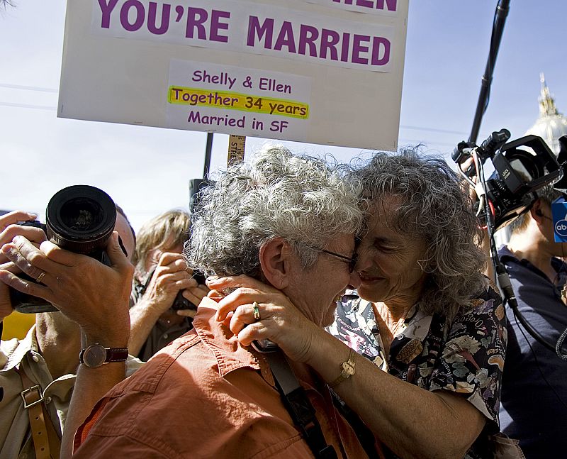 California, segundo estado de EE.UU. que permite las bodas gays