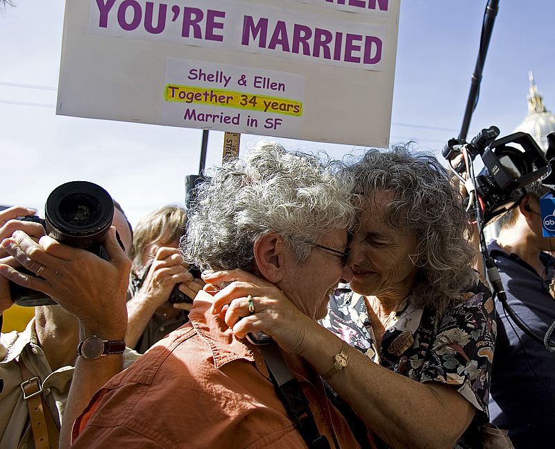 California, segundo estado de EE.UU. que permite las bodas gays