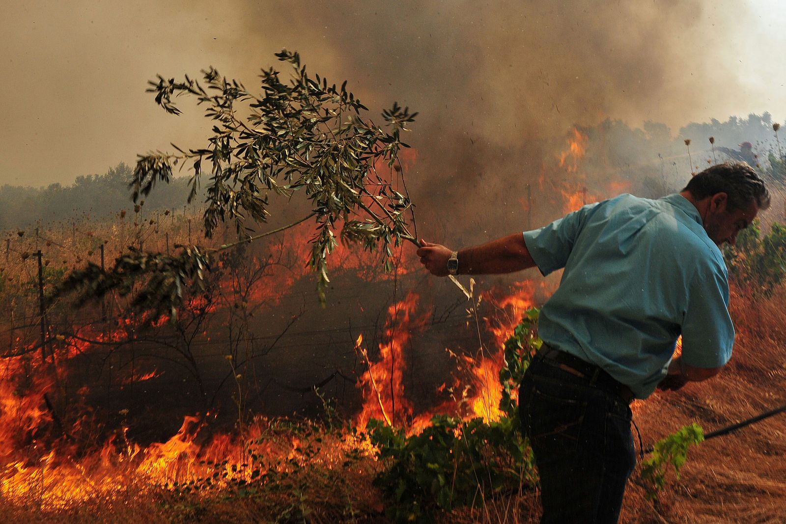 Imagen del incendio de Corinto, Grecia