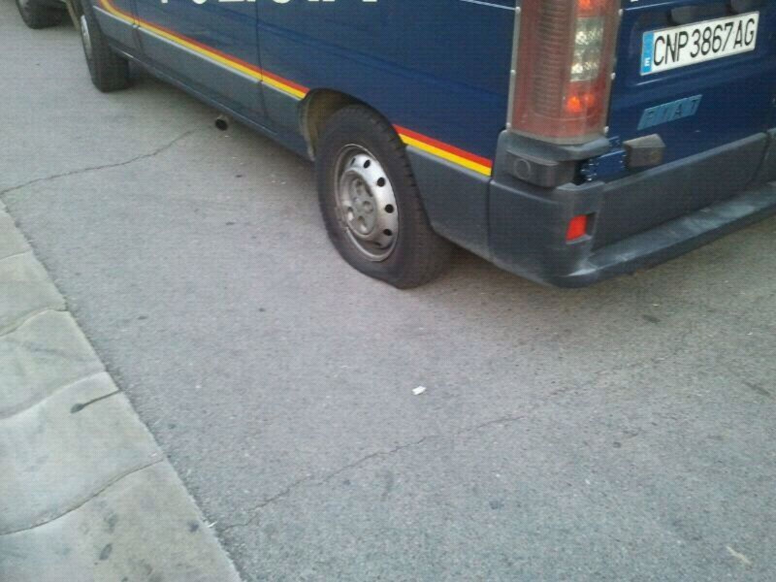 Sabotaje furgonetas de la Policía